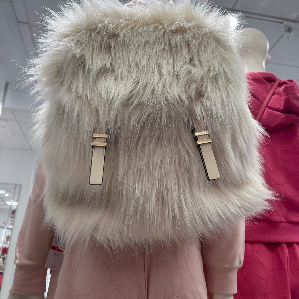MICHAEL KORS Quinn Medium Flap Faux Fur Backpack
Natural 
NWT 
Live Style - Picture 12 of 16